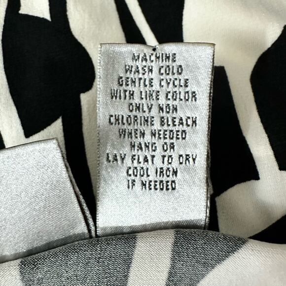 Chico’s Black White Floral Faux Wrap Surplice Neck Short Sleeve Dress Sz 0 US S - Picture 6 of 6